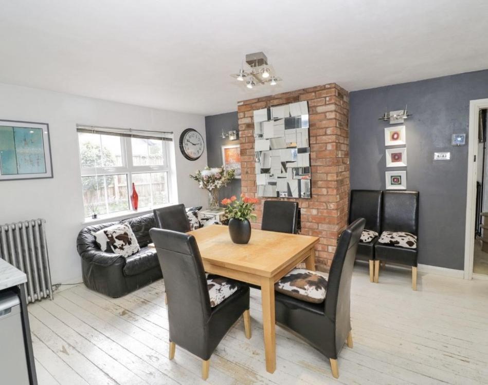 Lovely Comfortable 3 Bed Home, Worcester Exteriör bild