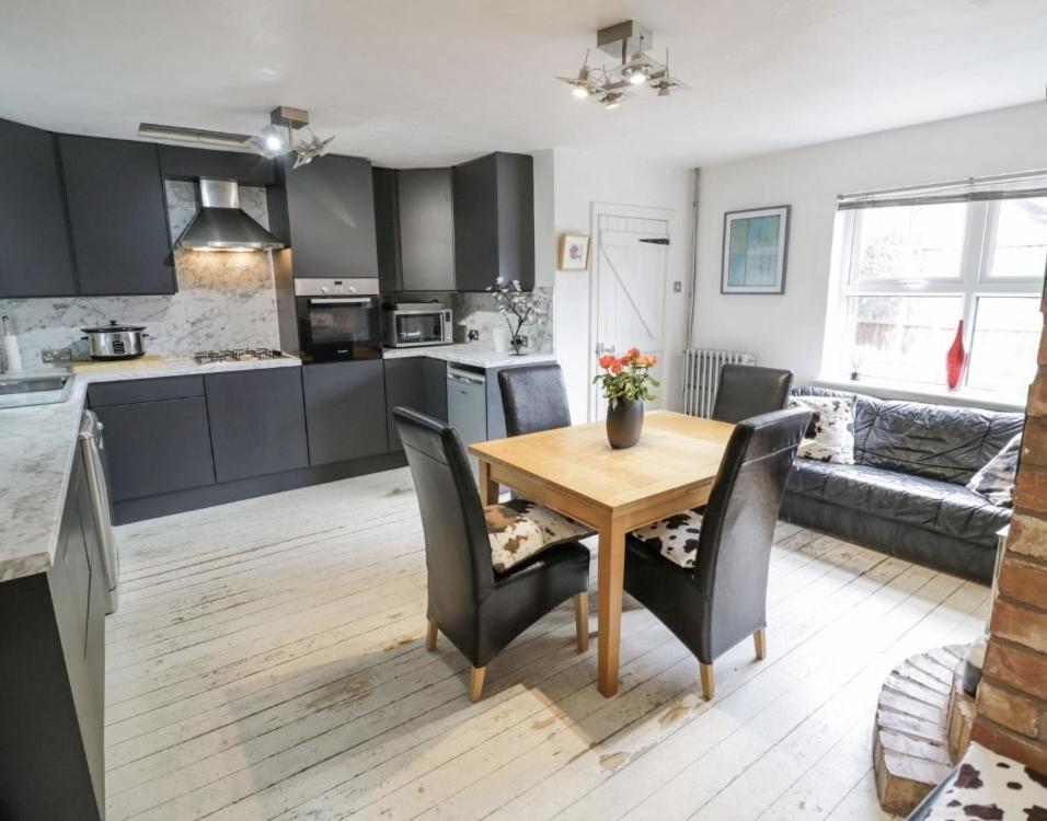 Lovely Comfortable 3 Bed Home, Worcester Exteriör bild