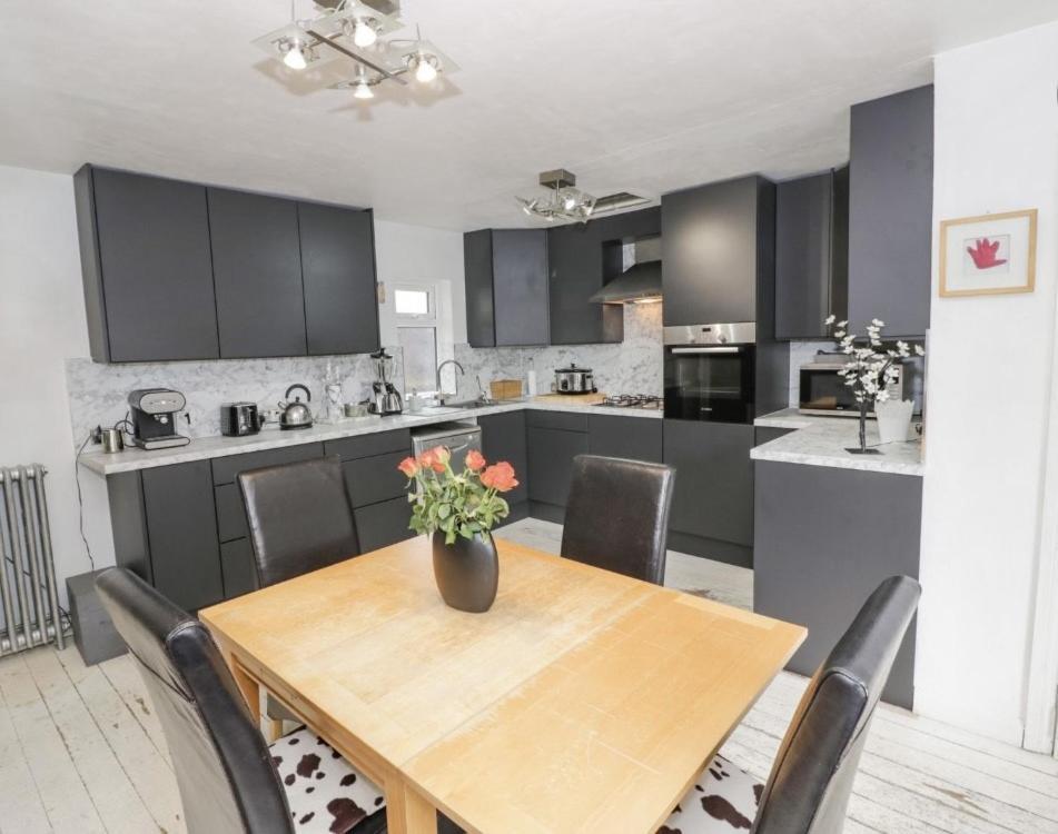 Lovely Comfortable 3 Bed Home, Worcester Exteriör bild